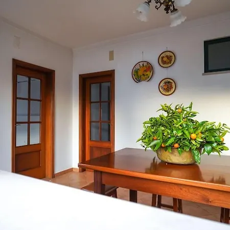 Casa Refugio Com Patio Interior Alcobaça