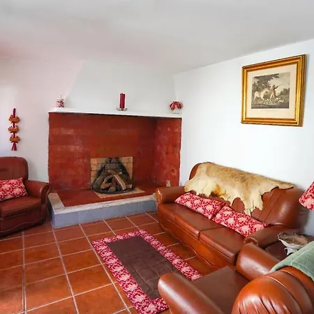 Casa Refugio Com Patio Interior * Alcobaca